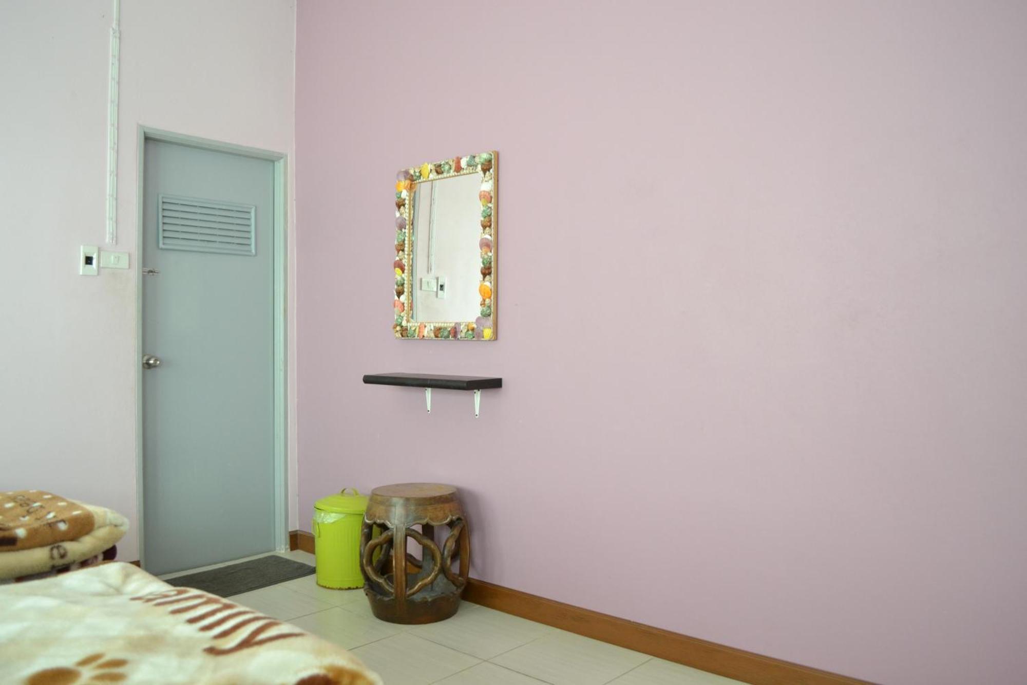 Benjaporn Bungalow Ko Si Chang Room photo