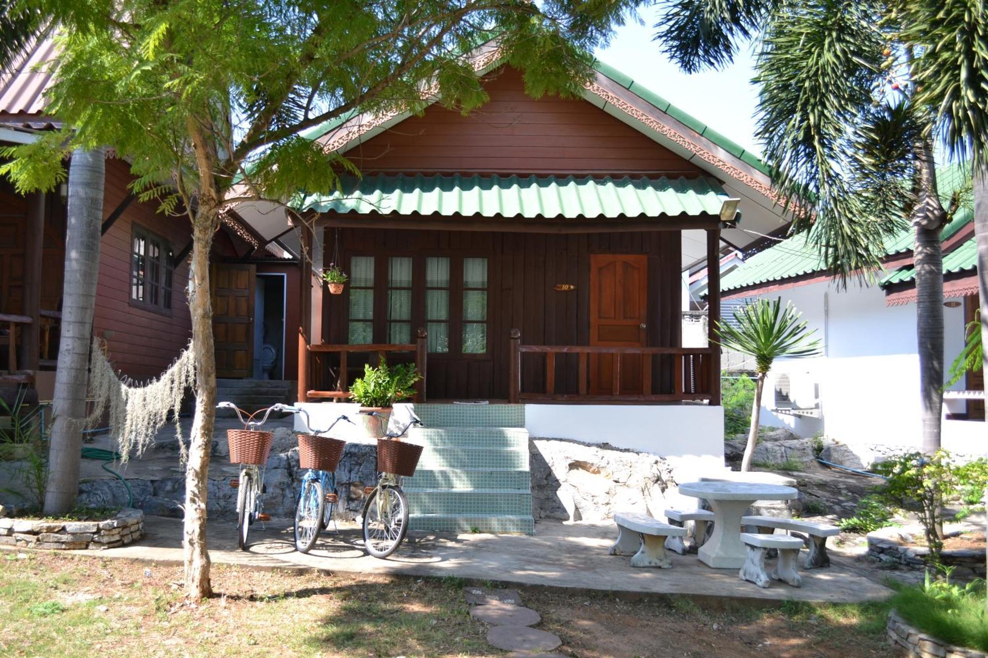 Benjaporn Bungalow Ko Si Chang Room photo